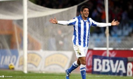 Penyerang Carlos Vela.