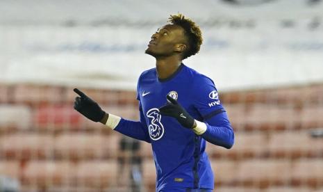 Penyerang Chelsea, Tammy Abraham mencetak gol ke gawang Barnsley pada laga Piala FA, Jumat (12/2) dini hari WIB.