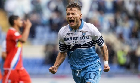 Penyerang Ciro Immobile merayakan golnya ke gawang SPAL.