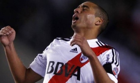 Penyerang David Trezeguet.