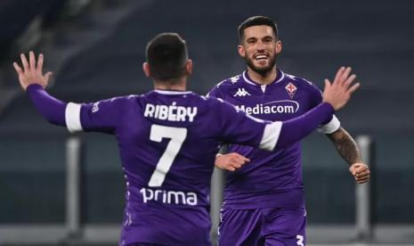 Penyerang Fiorentina Franck Ribery (kiri) dan bek Cristiano Biraghi.