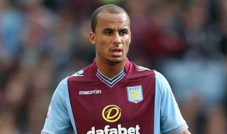 Penyerang Gabriel Agbonlahor.