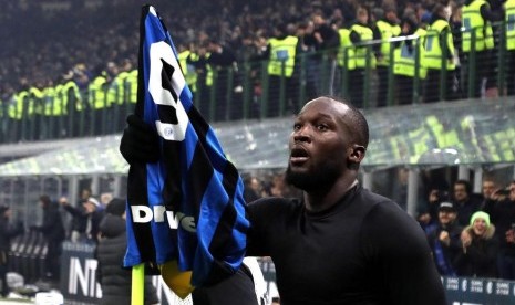 Selebrasi striker Inter Milan Romelu Lukaku usai mencetak gol ke gawang AC Milan pada Derby della Medonnina.