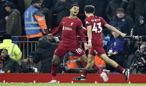 Penyerang Liverpool Cody Gakpo merayakan golnya ke gawang Everton dalam lanjutan Liga Primer Inggris. Ini merupakan gol pertama Gakpo untuk the Reds sejak bergabung pada awal tahun 2023.