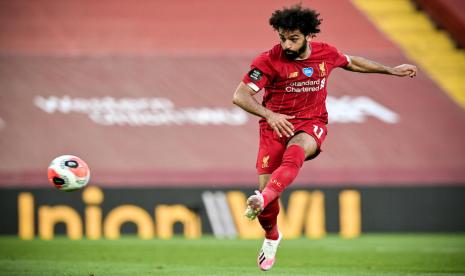 Penyerang Liverpool, Mohamed Salah menyumbang satu gol saat Liverpool melumat Crsytal Palace 4-0 di Stadion Anfield, Kamis dini hari WIB.