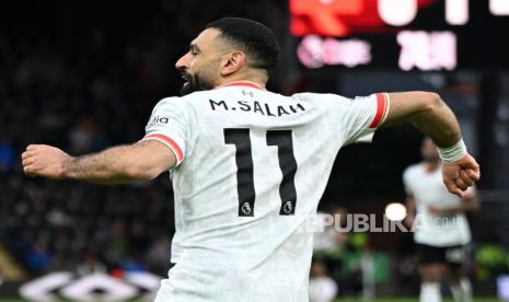 Penyerang Liverpool Mohamed Salah merayakan golnya ke gawang Bournemouth di Liga Primer Inggris.