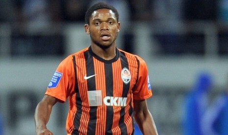 Penyerang Luiz Adriano.