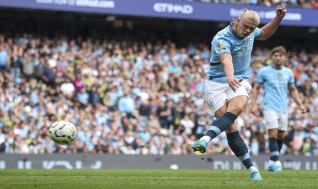 Penyerang Manchester City Erling Haaland dalam pertandingan melawan Brentford di Liga Primer Inggris.