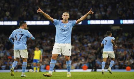 Penyerang Manchester City Erling Haaland merayakan gol ketiganya ke gawang Nottingham Forest pada laga Manchester City lawan Nottingham Forest di Etihad Stadium