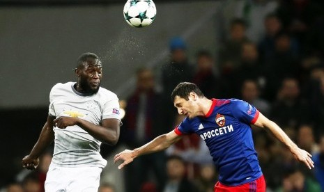 Penyerang Manchester United Romelu Lukaku (kiri) saat menjebol gawang CSKA Moskow.