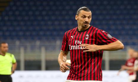  Penyerang Milan Zlatan Ibrahimovic bereaksi selama pertandingan sepak bola Serie A Italia antara AC Milan dan Juventus Turin di Stadion Giuseppe Meazza di Milan, Italia, 07 Juli 2020.