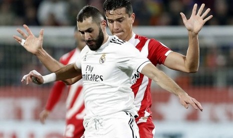 Penyerang Real Madrid Karim Benzema (kiri).