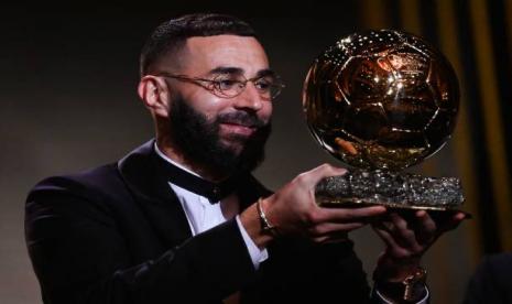 Striker Real Madrid Karim Benzema memenangkan Ballon d'Or 2022.