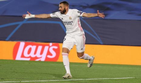 Penyerang Real Madrid Karim Benzema merayakan golnya ke gawang Inter Milan dalam laga Liga Champions di Di Stefano Stadium, Madrid