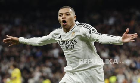 Penyerang Real Madrid Kylian Mbappe merayakan golnya ke gawang Las Palmas dalam lanjutan La Liga Spanyol di Santiago Bernabeu, Madrid, Senin (20/1/2025) dini hari WIB.Madrid, Selasa (16/7/2024).