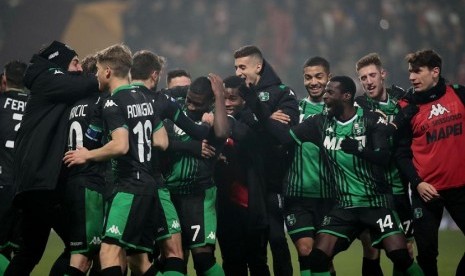 Penyerang Sassuolo Jeremie Boga merayakan golnya ke gawang Roma dalam pertandingan Serie A Liga Italia di Mape Stadium