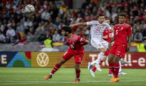 Penyerang sayap Spanyol Pablo Sarabia (kedua kanan) beraksi dalam pertandingan UEFA Natiosn League melawan Swiss, Jumat (10/6/2022) dini hari WIB. Sarabia mencetak gol kemenangan Spanyol 1-0.