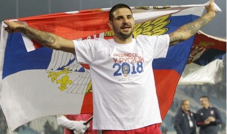 Penyerang Serbia Aleksandar Mitrovic.