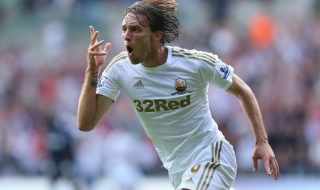 Penyerang Swansea City, Michu.