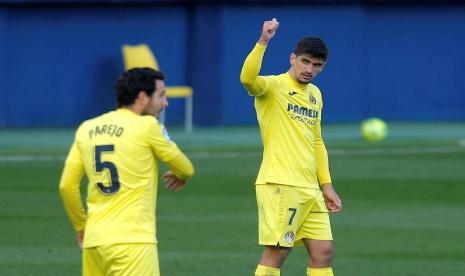 Penyerang Villareal Gerard Moreno merayakan gol usai memasukkan bola ke gawang Cadiz di lanjutan La Liga Spanyol