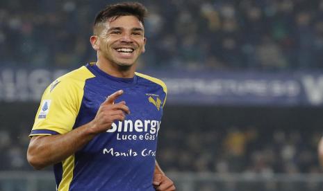 Penyerang Hellas Verona Giovanni Simeone.