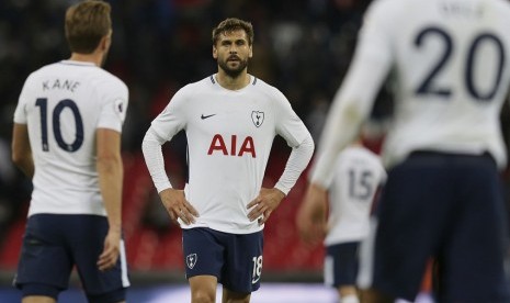 PenyerangTottenham Hotspur Fernando Llorente menunjukkan ekspresi kekecewaan setelah timnya ditahan imbang Swansea City 0-0 di Stadion Wembley, Sabtu (16/9).