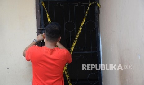 Police put up police line at one of TKI agency shelter in East Jakarta. (Illustration)