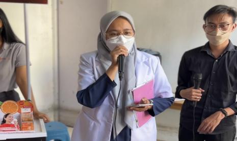 Penyuluhan kesehatan oleh dokter dengan tujuan agar para orang tua paham mengenai anak yang sehat.