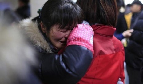 People cry at a hospital after a stampede occurred during a New Year's celebration on the Bund, central Shanghai January 1, 2015.