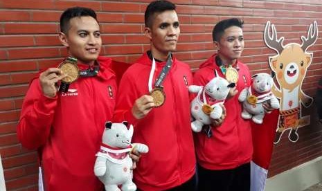 Peraih emas pencak silat kategori beregu putera pencak silat nomor seni