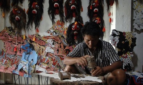 Perajin Wayang (Ilustrasi)