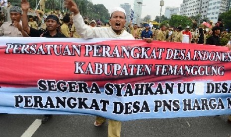 Perangkat desa demo ke DPR terkait UU Desa.