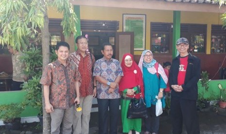  Perangkat pendidikan Kabupaten Natuna melakukan studi tiru ke SD Negeri Minomartani 1 Kabupaten Sleman. Tujuannya, untuk melihat pola pembelajaran dari Gerakan Sekolah Menyenangkan. Rombongan dipimpin langsung Kepala Dinas Kabupaten Natuna, Marka, dan diterima Pendiri Gerakan Sekolah Menyenangkan, Muhammad Nur Rizal, Senin (6/11).