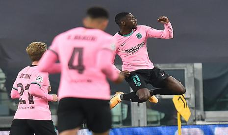 Perayaan gol winger Barcelona Ousmane Dembele usai menjebol gawang Juventus di LIga Champions.