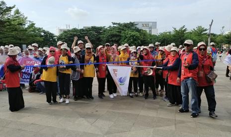 Perayaan hari jadi keempat Ikatan Lintas Alumni SMA 31 Jakarta (IKATISA) disambut secara semarak melalui kegiatan jalan santai (fun walk).