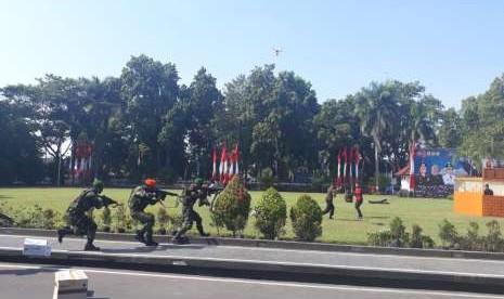 Perayaan HUT TNI di Halaman Kantor NTB, Jumat (5/10).