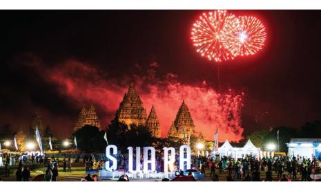 Perayaan Malam Tahun Baru 2025 di Candi Prambanan, Jawa Tengah. Perayaan ini dinobatkan sebagai Top New Years Eve di dunia.