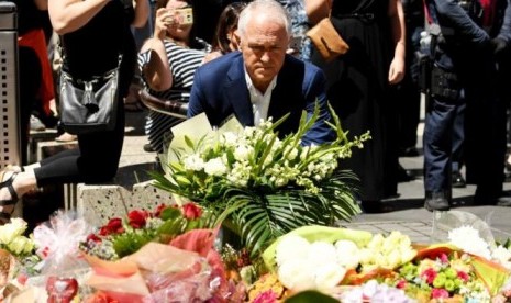 Perdana Menteri Australia, Malcolm Turnbull, adalah salah satu orang yang menempatkan karangan bunga untuk korban tragedi Melbourne.