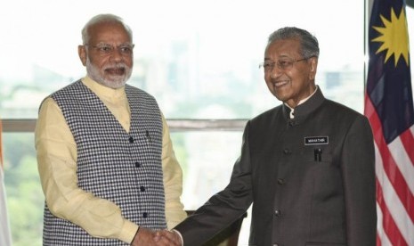 Perdana Menteri India Narendra Modi dan Perdana Menteri Malaysia Mahathir Mohamad.