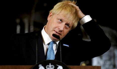 Perdana Menteri Inggris Boris Johnson saat berpidato di Manchester, Inggris, Sabtu (27/7).