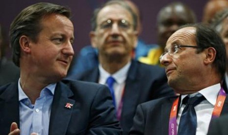 Perdana Menteri Inggris David Cameron dan Presiden Prancis Francois Hollande