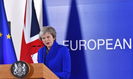 Perdana Menteri Inggris Theresa May berbicara selama konferensi pers di akhir KTT Uni Eropa di Brussels, Ahad (25/11) waktu setempat. Pemimpin negara Uni Eropa berkumpul untuk menyepakati perpisahan blok tersebut dengan Inggris pada tahun depan.