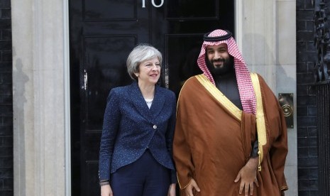 Perdana Menteri Inggris Theresa May dan Putra Mahkota Arab Saudi Mohammed bin Salman, Rabu (7/3).