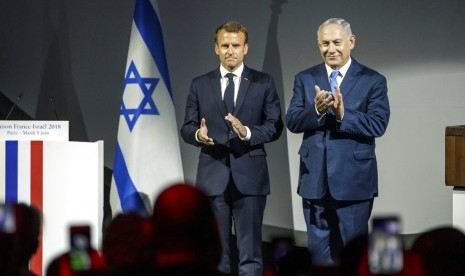 File - Perdana Menteri Israel Benjamin Netanyahu (kanan) dan Presiden Prancis Emmanuel Macro.