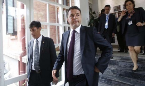 Perdana Menteri Italia Matteo Renzi, tiba untuk pertemuan dengan pengusaha Italia setelah sarapan di Casa Italia (House of Italia) Hanoi 10 Juni 2014. 