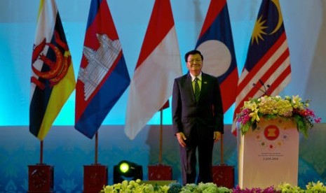 Perdana Menteri Laos Thongloun Sisoulith sebelum menyampaikan pidato dalam upacara pembukaan KTT ASEAN ke-28 dn ke-29 di National Convention Center in Vientiane, Laos, Selasa, 6 September 2016.