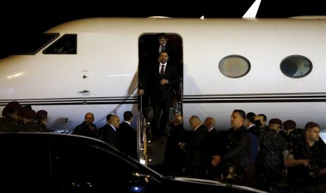 Perdana Menteri Lebanon Saad Hariri tiba di Rafik Hariri International Airport di Beirut, Lebanon, Selasa (21/11). Dia kembali ke Lebanon lebih dari dua pekan setelah mengumumkan pengunduran diri di Arab Saudi.