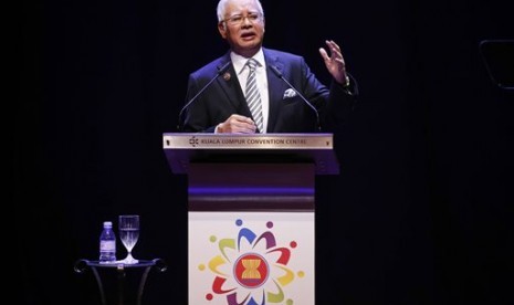 Perdana Menteri Malaysia berbicara dalam upacara pembukaan KTT ASEAN di Kuala Lumpur, Malaysia, Sabtu, 21 November 2015.