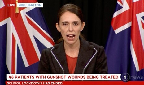 Perdana Menteri Selandia Baru Jacinda Ardern saat konferensi pers terkait penembakan di dua masjid di Christchurch, Selandia Baru, Jumat (15/3).