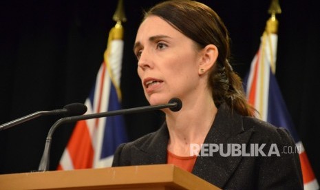 Perdana Menteri Selandia Baru Jacinda Ardern saat konferensi pers terkait penembakan di dua masjid di Christchurch, Selandia Baru, Jumat (15/3).